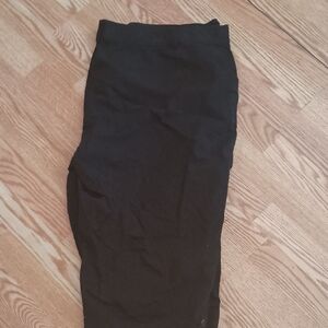 Classic Black Land And Sea Women's Capris
